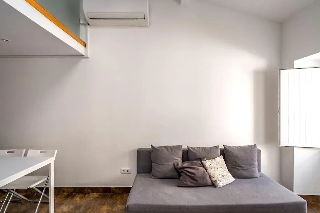 Appartamento Charming Studio With Ac And Loft On Ground Floor Lisbona